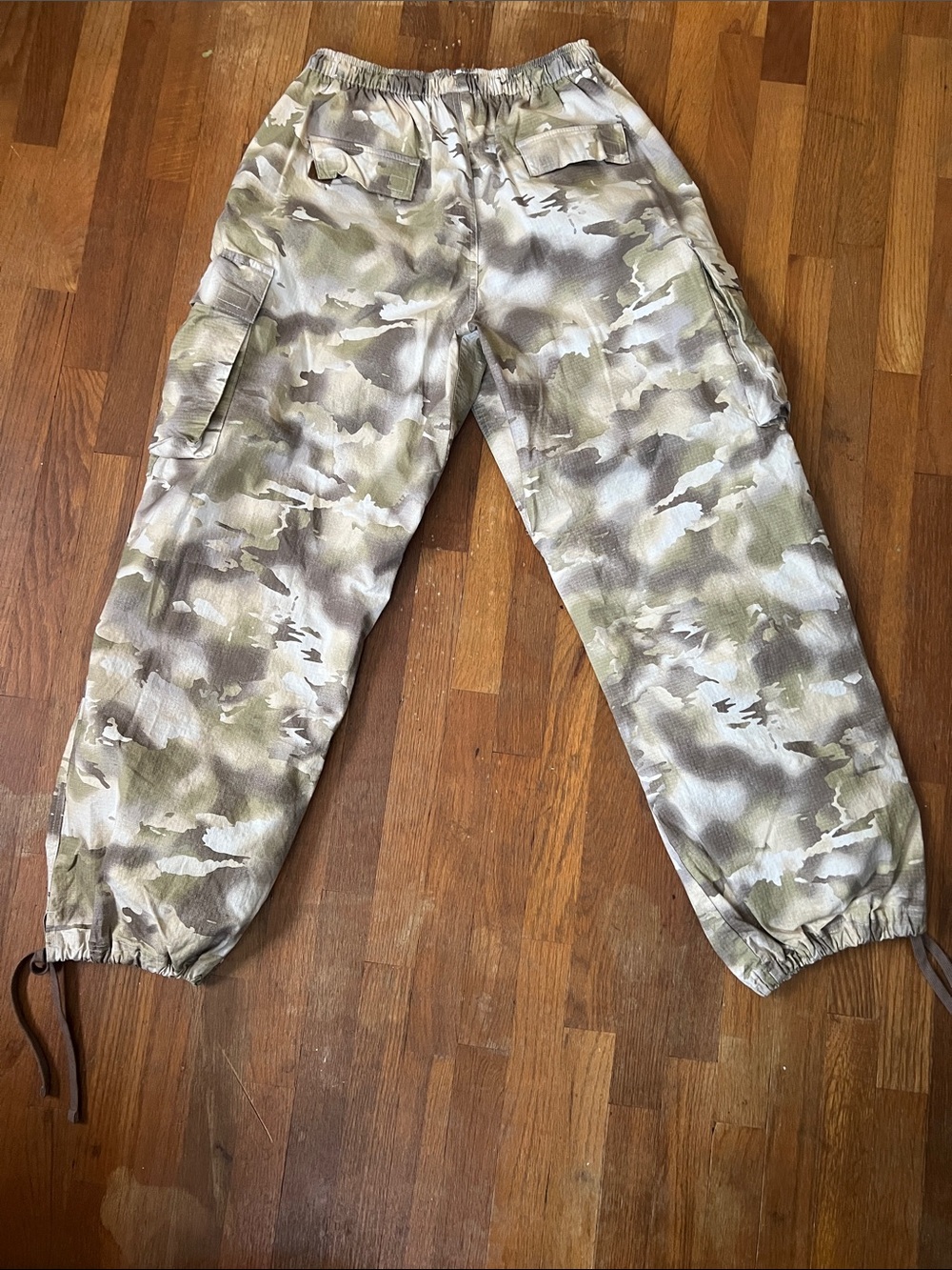 Nike Sportswear Women’s Mid Rise Oversized Camo Cargo Pants - S - Picture 5 of 5